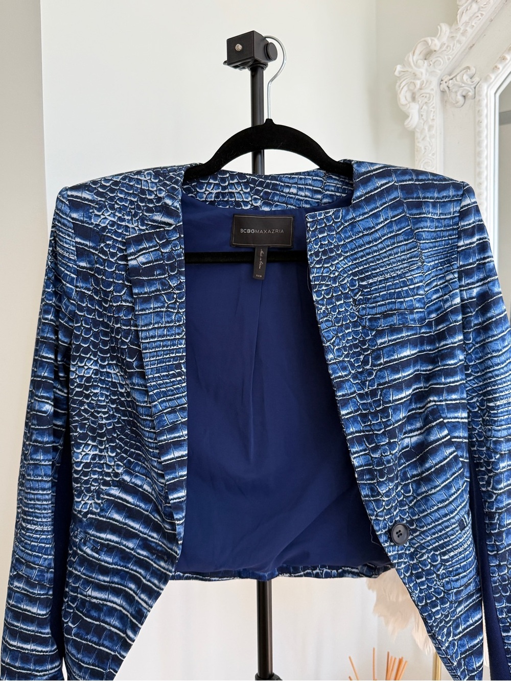 BCBGMAXAZRIA Blue Crocodile Print Jordyn Structured Blazer - Picture 5 of 15